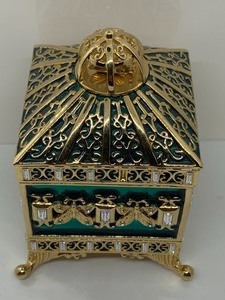 lot 266 image: Wendy Reed Trinket Box