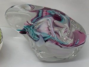 lot 257 image: Two Art Glass Paperweights