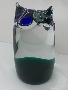 lot 255 image: Art Glass Owl Figurine