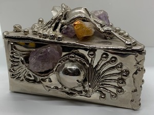 lot 193 image: Trinket Box Handmade by Earths Treasures - Brazil