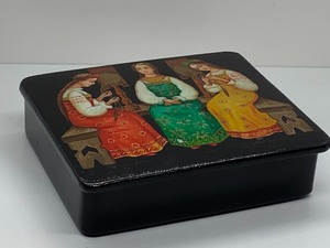 lot 197 image: Beautiful Russian Lacquer Box