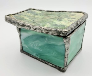lot 72 image: Green Stained Glass and Stone Trinket Box