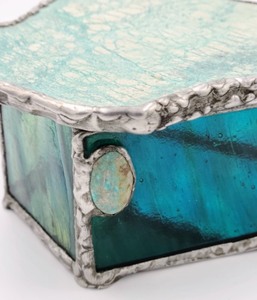 lot 74 image: BlueGreen Stained Glass and Stone Trinket Box