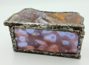 lot 77 image: Pretty Pink Stained Glass and Stone Trinket Box