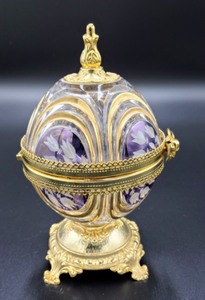 lot 92 image: Purple Glass Egg Shaped Trinket Box