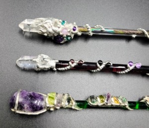 lot 208 image: Crystal and Stone Healing Wands