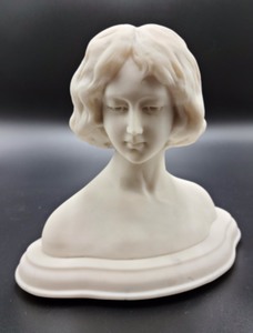 lot 224 image: Vintage Incolay Stone Bust