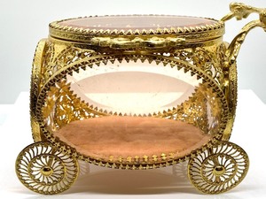 lot 282 image: Antique Very Unique and Rare Carriage Shaped Trinket Box