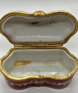 lot 259A image: Handpainted Limoges Trinket Box