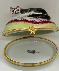 lot 252A image: Peint Main Limoges Cat Trinket Box