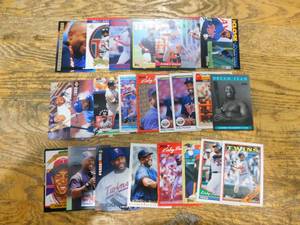 lot 110 image: (24) Kirby Puckett Cards HOFer LK