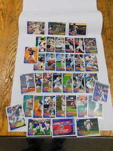 lot 63 image: 2010 Topps Baseball Minnesota Twins Team Set
