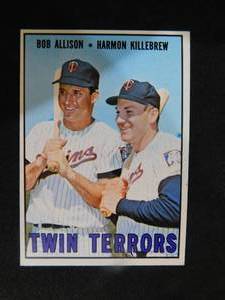 lot 10 image: 1967 Topps Twin Terrors Harmon Killebrew and Bob Allison #334