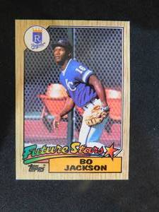 lot 74 image: 1987 Topps Bo Jackson Rookie Card #170 LK