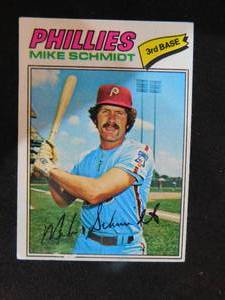 lot 144 image: 1977 Topps Mike Schmidt #140 HOFer LK