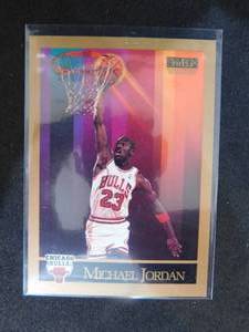 lot 147 image: 1990-91 Skybox Michael Jordan Chicago Bulls #41 LK