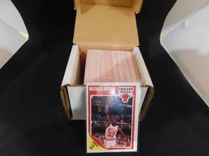 lot 206 image: 1989 Fleer Michael Jordan #21 With Complete Set LK