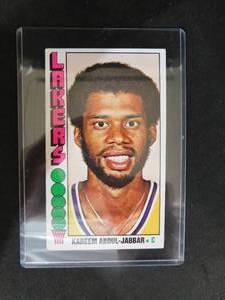 lot 208 image: 1976-77 Topps Tall Boy Kareem Abdul-Jabbar #100 LK