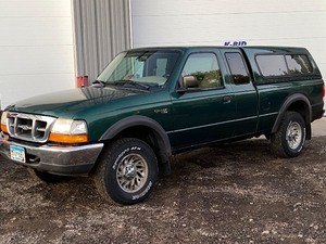 lot 2 image: 1999 Ford Ranger XLT