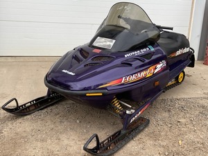lot 5 image: 1998 Ski-Doo Formula-Z Snowmobile