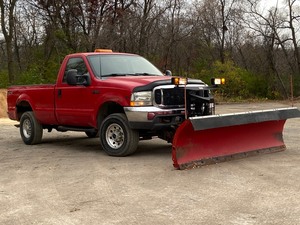 lot 1 image: 2002 Ford F.250 Super-Duty Plow Truck