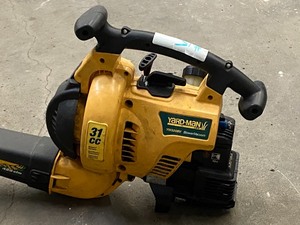 lot 15 image: Yardman Handheld Blower