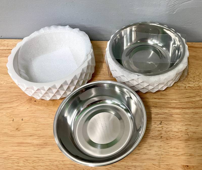 lot 43 image: Boots & Barkley Ceramic White and Metal Small Dog Bowl Set