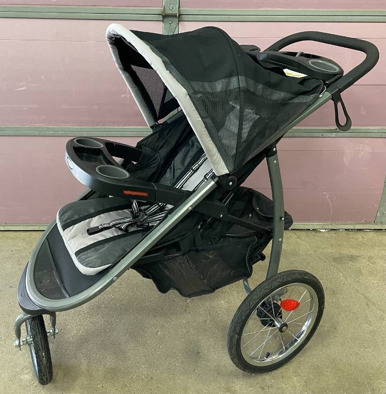 lot 104 image: Graco Fast Action Quick Connect Jogging Stroller.