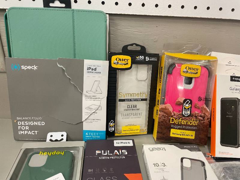 lot 36 image: Large Lot of Cell Phone Cases Otterbox Gear 4 and More
