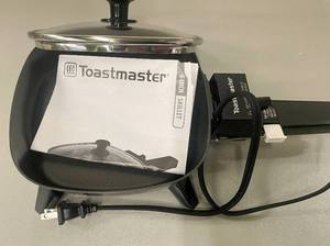 lot 16 image: ToastMaster 6 Small Electric Frying Pan