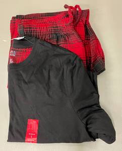 lot 28 image: Croft & Barrow Mens Buffalo Plaid Sleep Pants and Shirt Size S