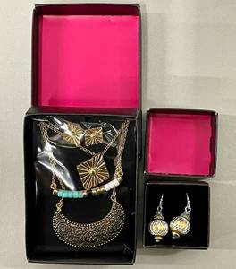 lot 83 image: Avon Layered Necklace Set with Matching Earrings  Bonus Earrings