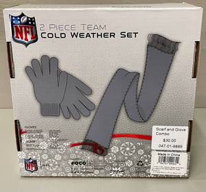 lot 32 image: NFL Minnesota Vikings Adult Scarf and Gloves Gift Set.