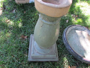 lot 13 image: Bird Bath