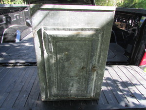 lot 16 image: Galvanized Box