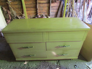 lot 49 image: Vintage Dresser