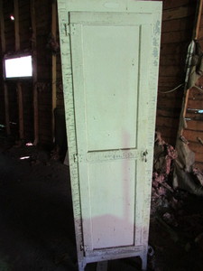lot 50 image: Vintage Cabinet