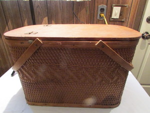 lot 75 image: Vintage Basket