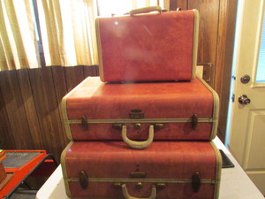 lot 82 image: Vintage Samsonite Luggage