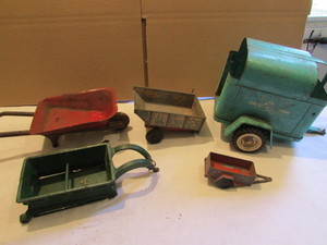 lot 107 image: Vintage Metal Toys