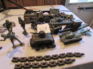 lot 113 image: Vintage Military Toys
