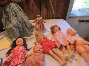 lot 129 image: Dolls