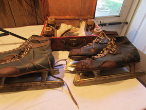 lot 131 image: Skates