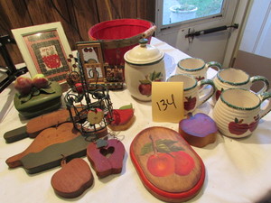 lot 134 image: Apple Decor