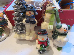 lot 185 image: Christmas Decor