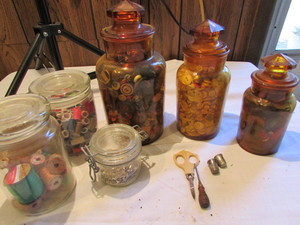 lot 193 image: Buttons and Thread