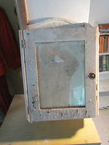 lot 205 image: Medicine Cabinet