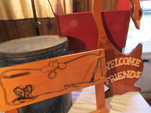 lot 213 image: Decor