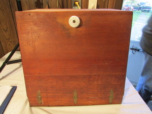 lot 218 image: Bread Box