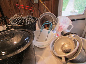 lot 232 image: Canning Items